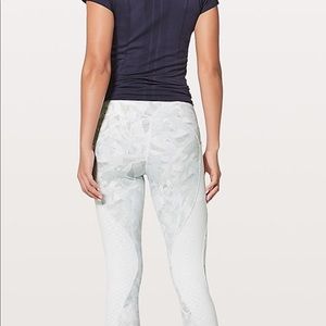 Lululemon Breezy Dot Crop White Gray 19” | Size 6